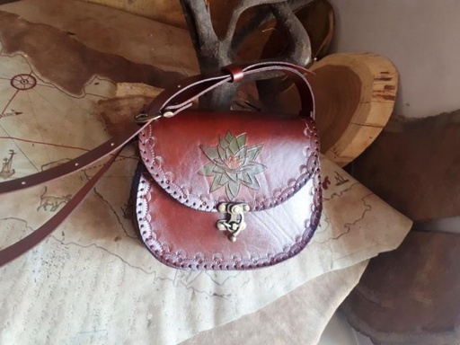 Nilüfer detaylı çanta